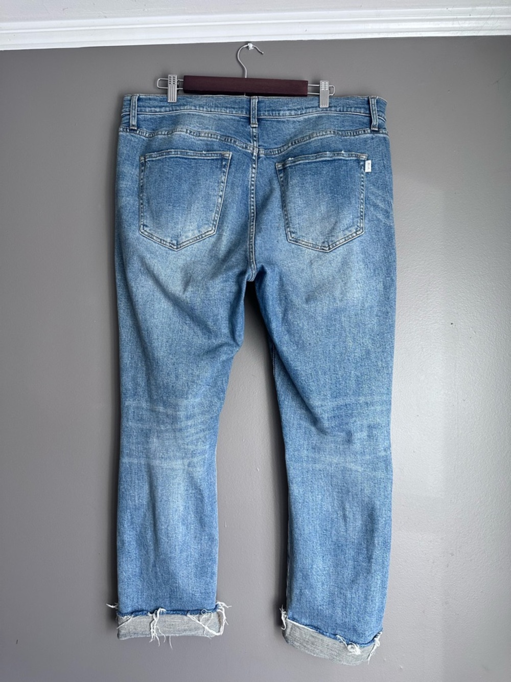 Women’s Relaxed Boyfriend Jeans - Picture 3 of 12
